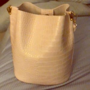 New without tags beige bucket purse